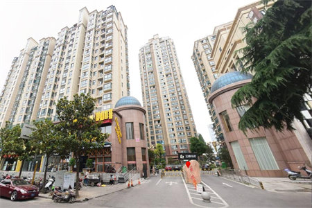 繁荣路邱家庄子北宝龙庄园2室2厅1卫100㎡